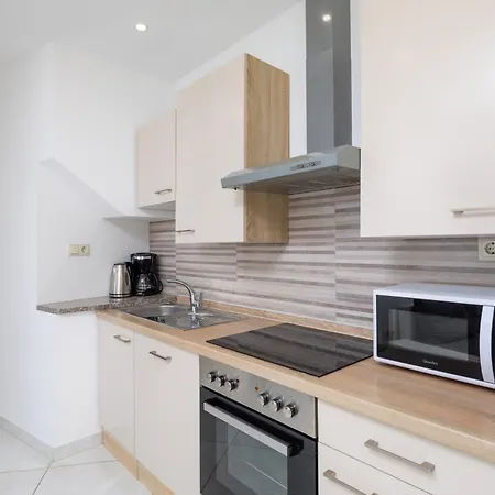 Seaview Apartament *